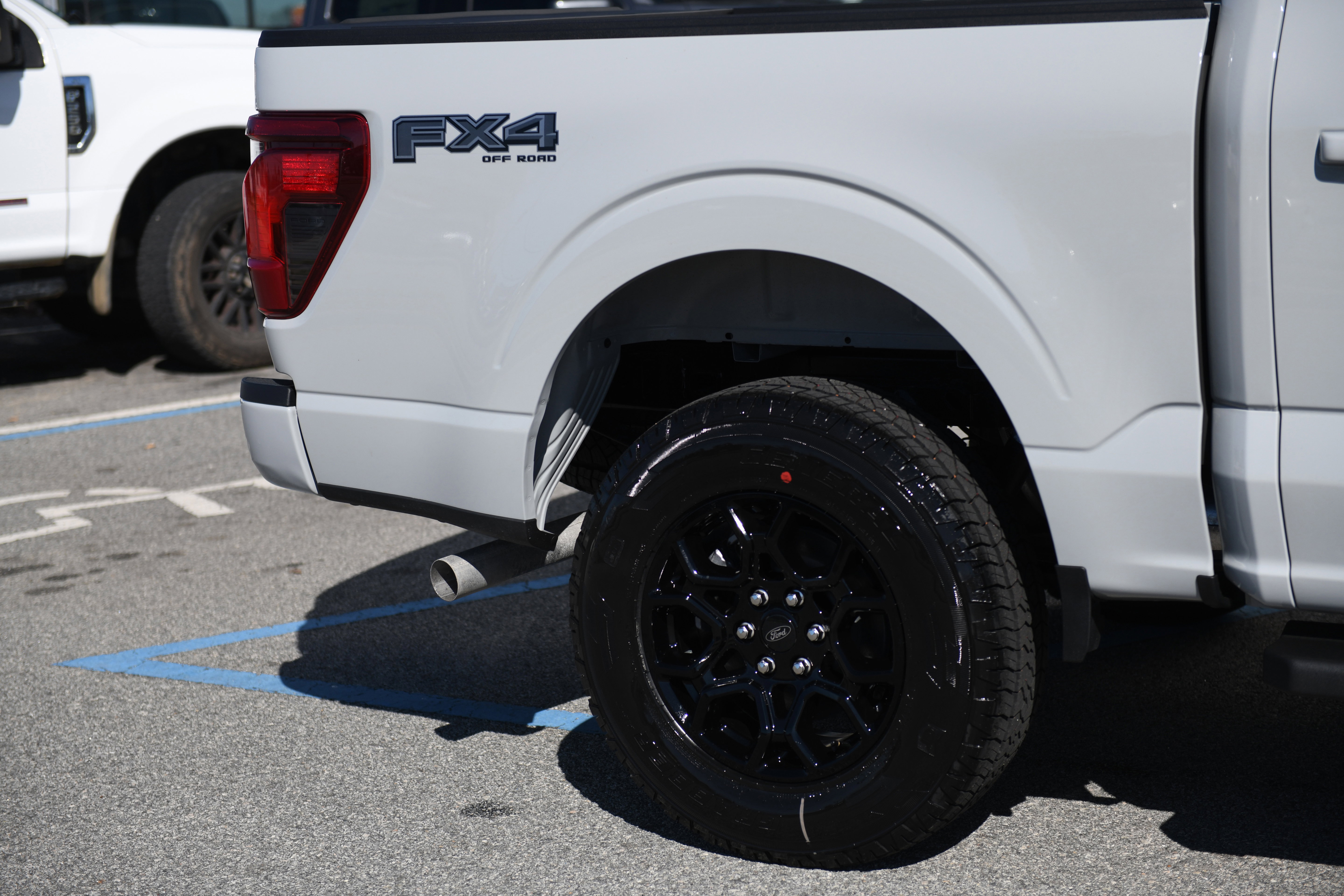 New 2026 Ford F150 XLT w/ FX4 Off-Road Package image 4