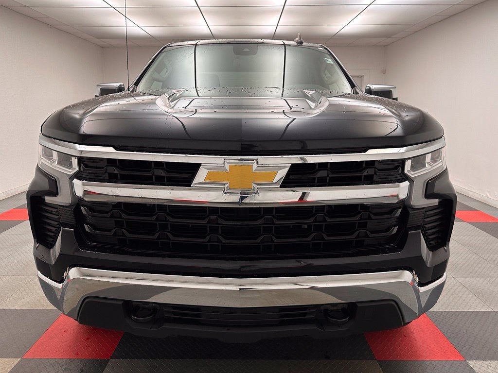 Used 2023 Chevrolet Silverado 1500 LT AWD/4WD image 2