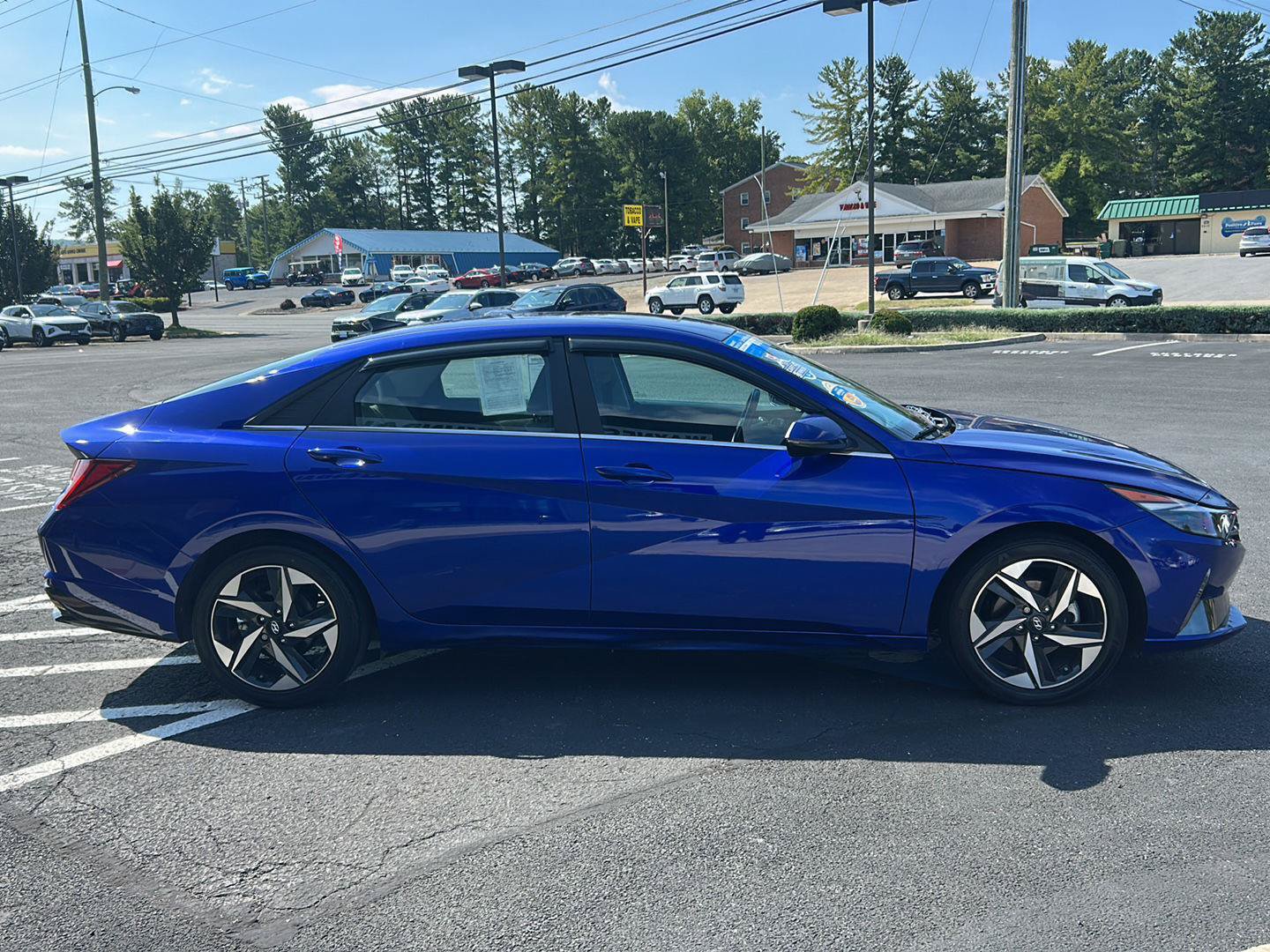 Certified 2023 Hyundai Elantra Limited w/ Cargo Package FWD image 9