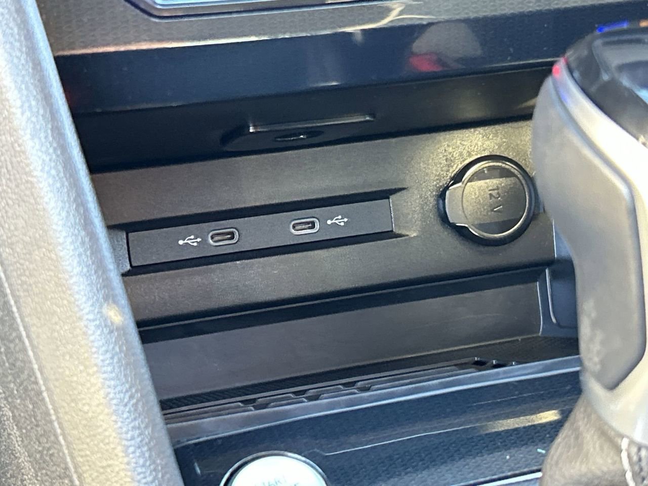 Certified 2025 Volkswagen Taos SE image 25