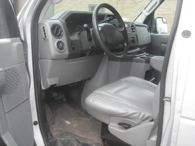 Used 2013 Ford E-350 and Econoline 350 Extended Super Duty w/ PWR Group image 19