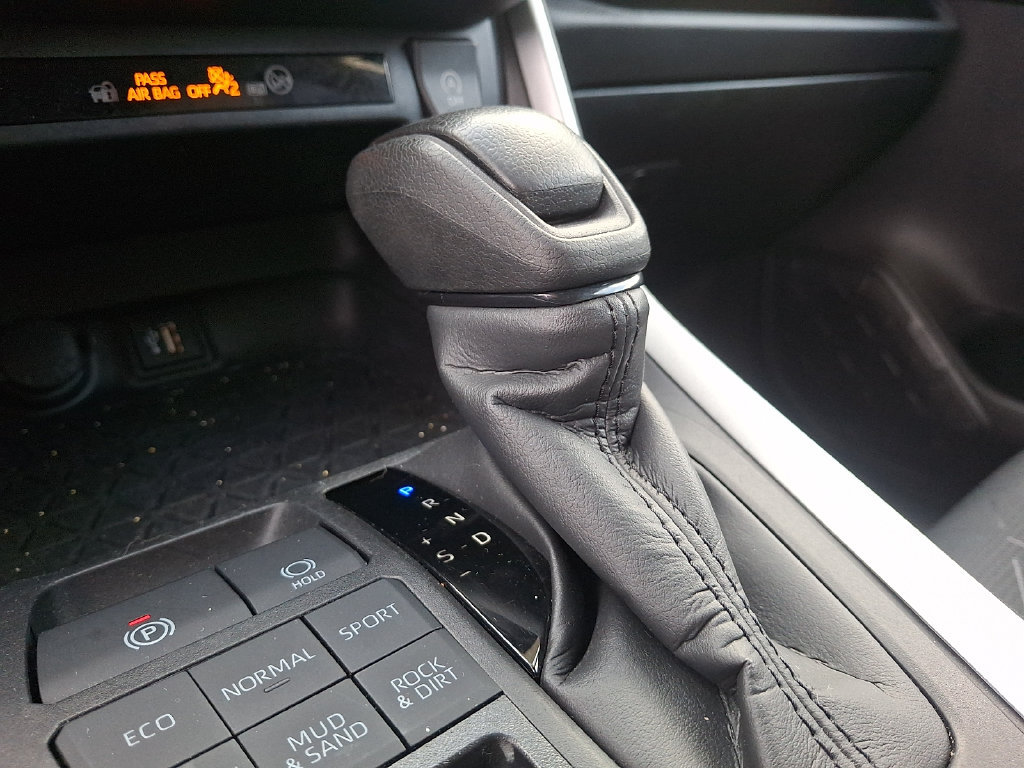 Used 2024 Toyota RAV4 XLE AWD/4WD image 14