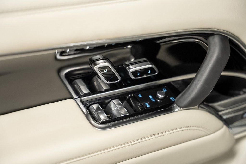 Used 2025 Land Rover Range Rover SE image 58