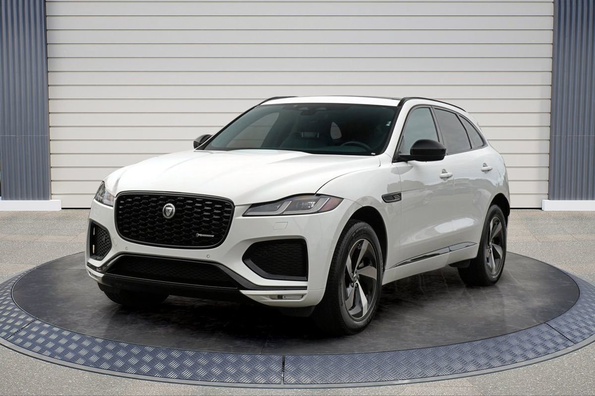 Used 2024 Jaguar F-PACE R-Dynamic S image 3