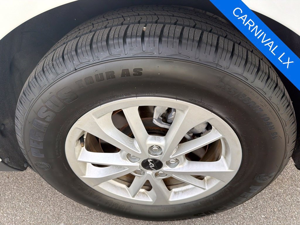 Used 2023 Kia Carnival LX FWD image 36