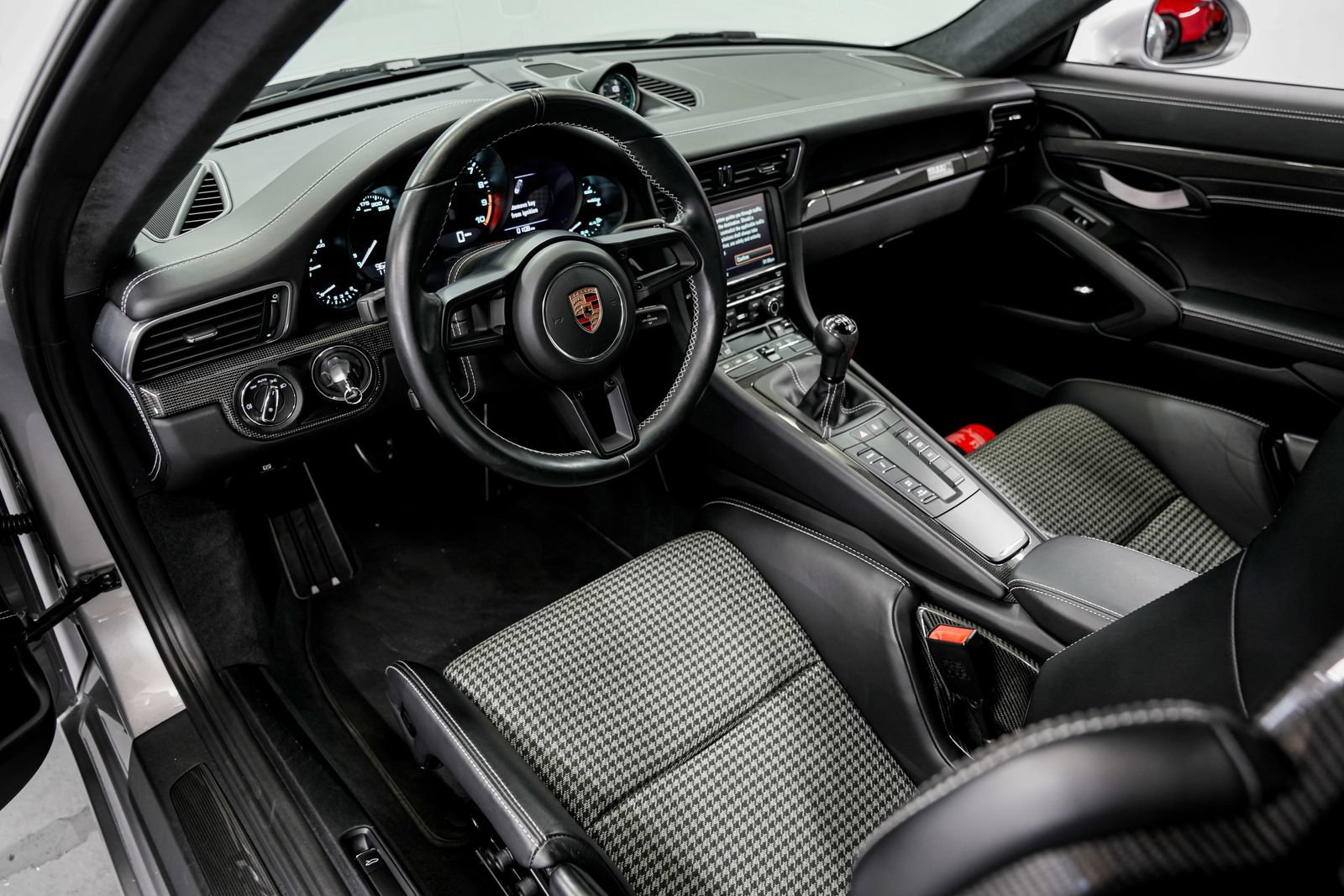 Used 2016 Porsche 911 R RWD image 9