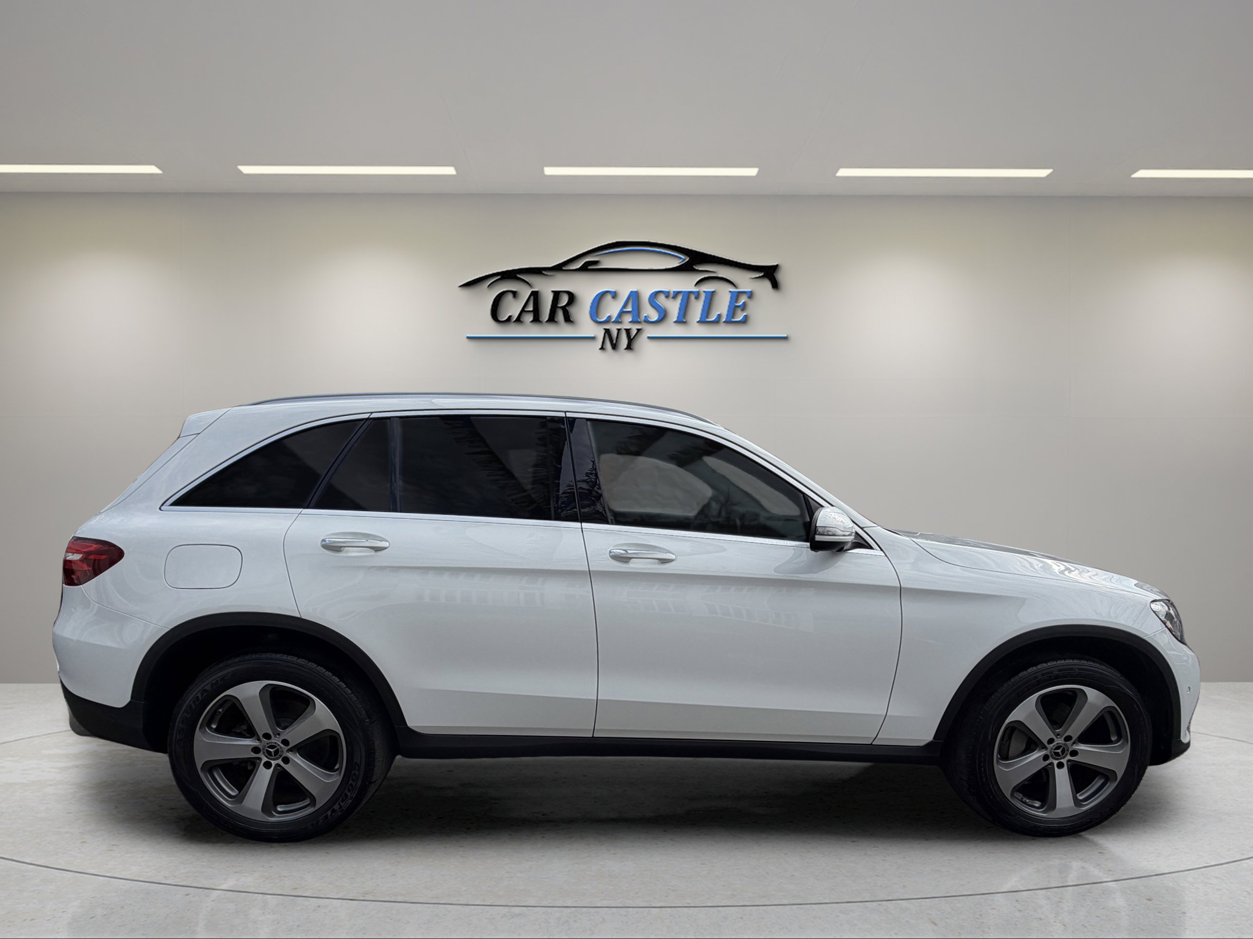 Used 2019 Mercedes-Benz GLC 300 4MATIC w/ Multimedia Package image 6