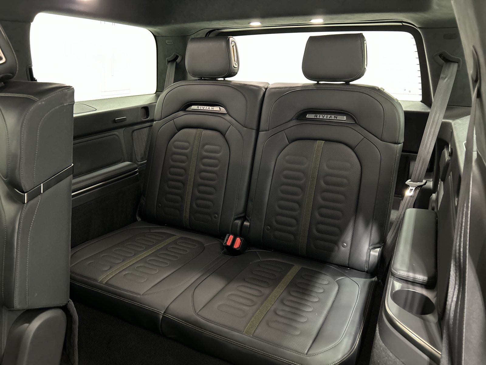 Used 2024 Rivian R1S Adventure AWD/4WD image 22