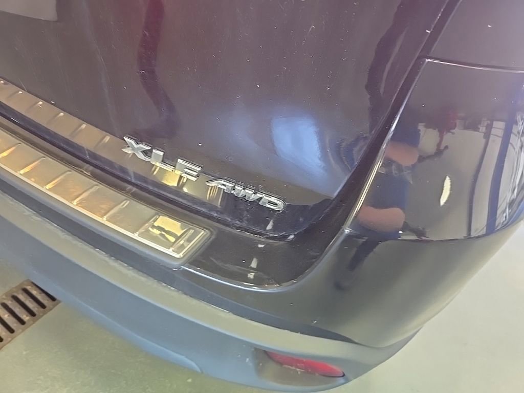 Used 2017 Toyota Highlander XLE AWD/4WD image 5