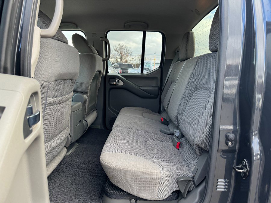 Used 2012 Nissan Frontier SV image 16