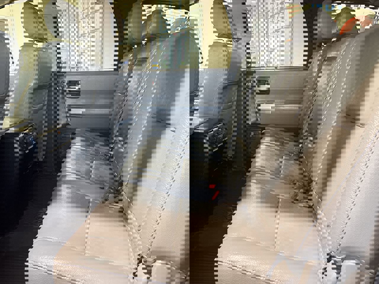 Used 2018 Toyota Sequoia Limited w/ Safety & Convenience Package image 23