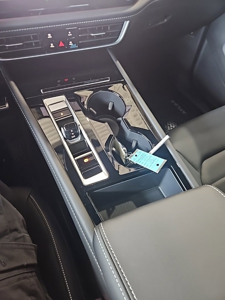 New 2026 Volkswagen Atlas Cross Sport SEL R-Line image 35