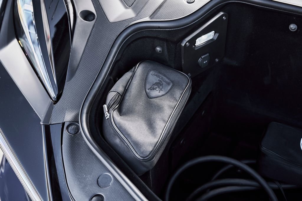 Used 2025 Lamborghini Revuelto AWD/4WD image 25