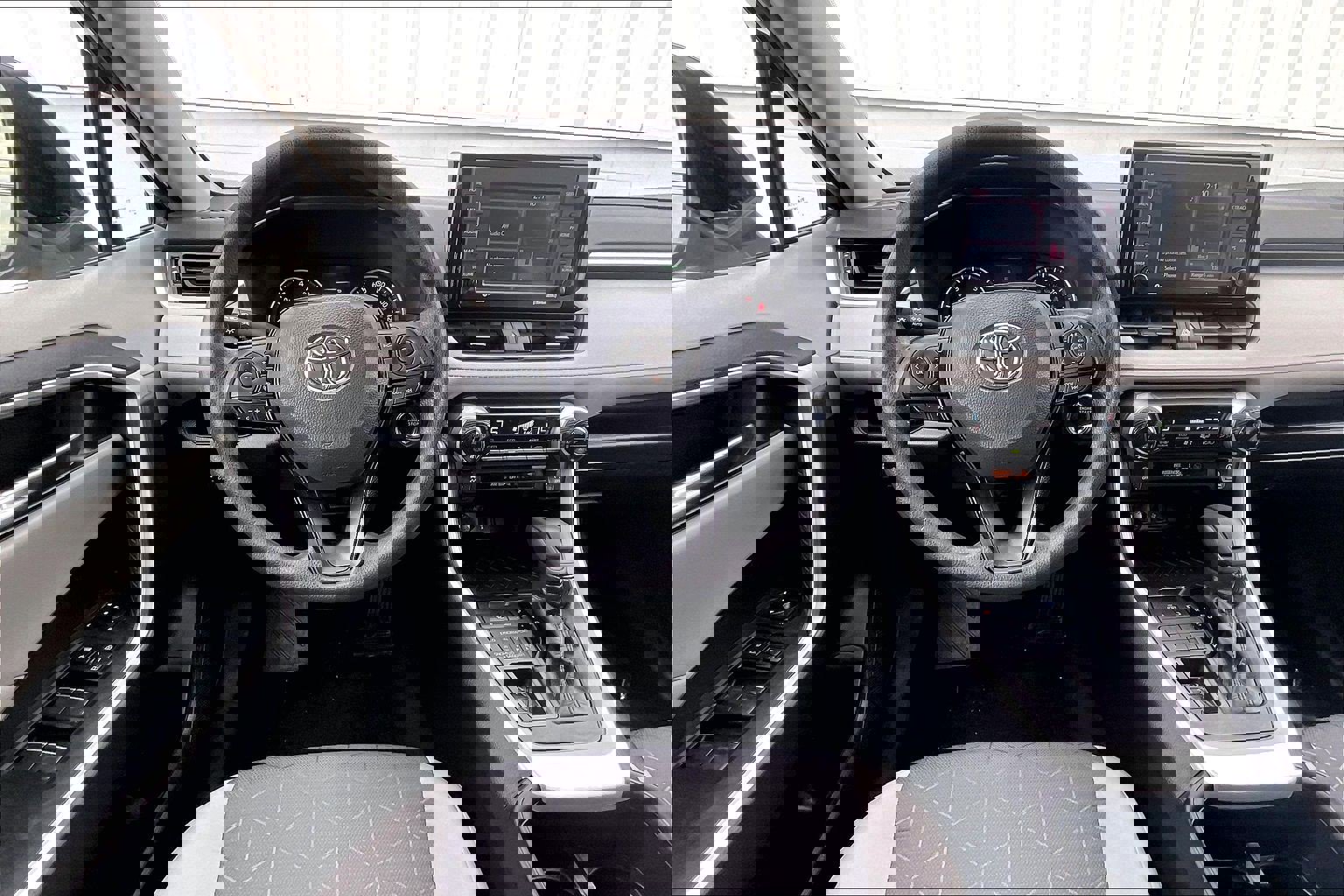 Used 2022 Toyota RAV4 XLE image 6