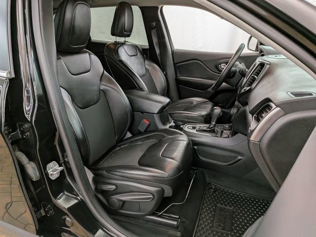 Used 2019 Jeep Cherokee Latitude Plus w/ Cold Weather Group AWD/4WD image 19