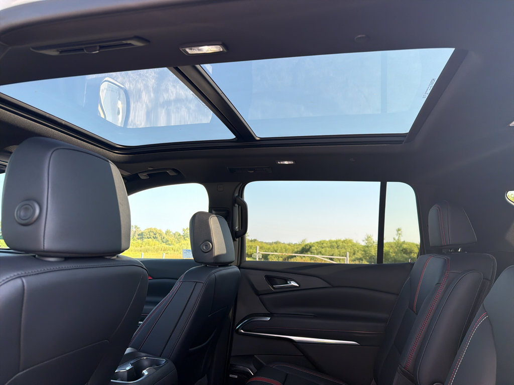New 2026 Chevrolet Traverse RS w/ LPO, Floor Liner Package AWD/4WD image 39