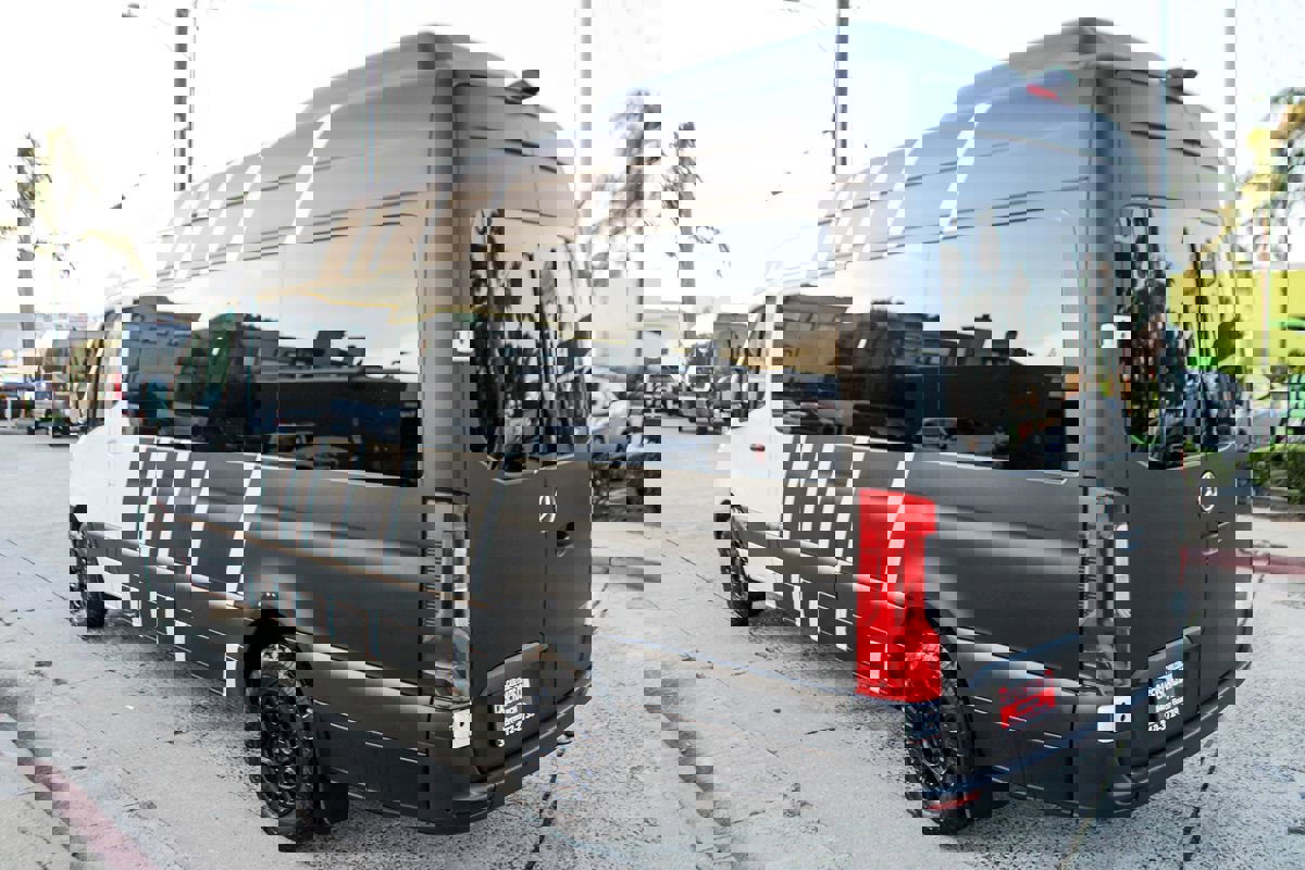 Used 2024 Mercedes-Benz Sprinter 2500 image 3