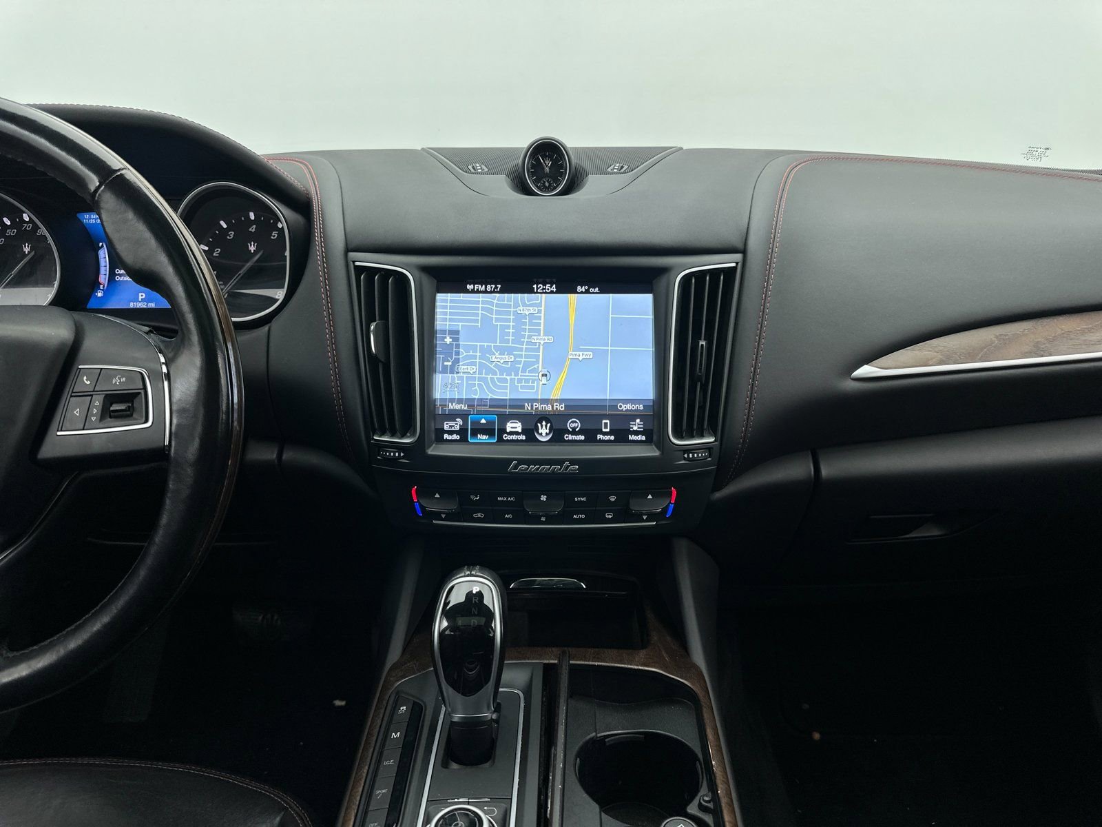 Used 2018 Maserati Levante GranLusso AWD/4WD image 5