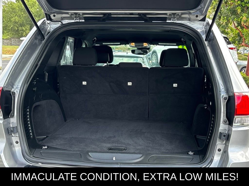 Used 2021 Jeep Grand Cherokee Laredo RWD image 28