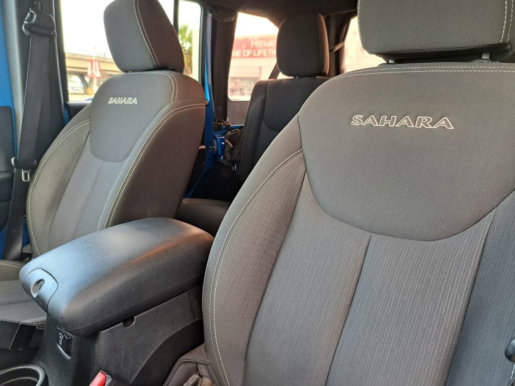 Used 2016 Jeep Wrangler Unlimited Sahara w/ Connectivity Group image 17