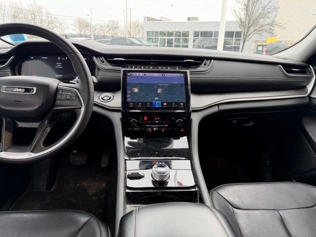 Used 2023 Jeep Grand Cherokee Limited w/ Black Appearance Package image 6