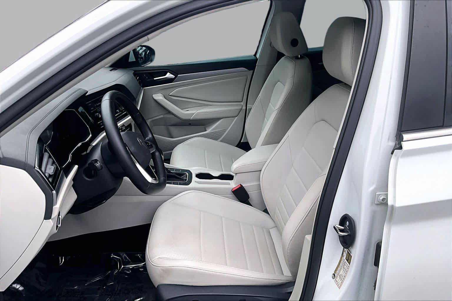Used 2023 Volkswagen Jetta SE FWD image 9