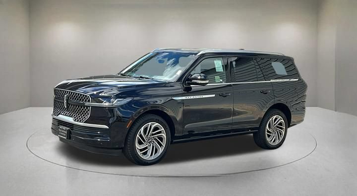 New 2026 Lincoln Navigator L Reserve AWD/4WD image 2