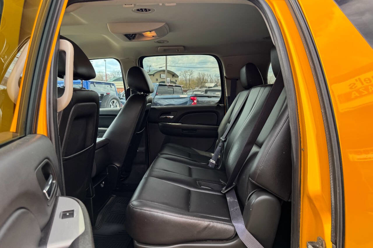 Used 2011 Chevrolet Suburban 2500 image 22