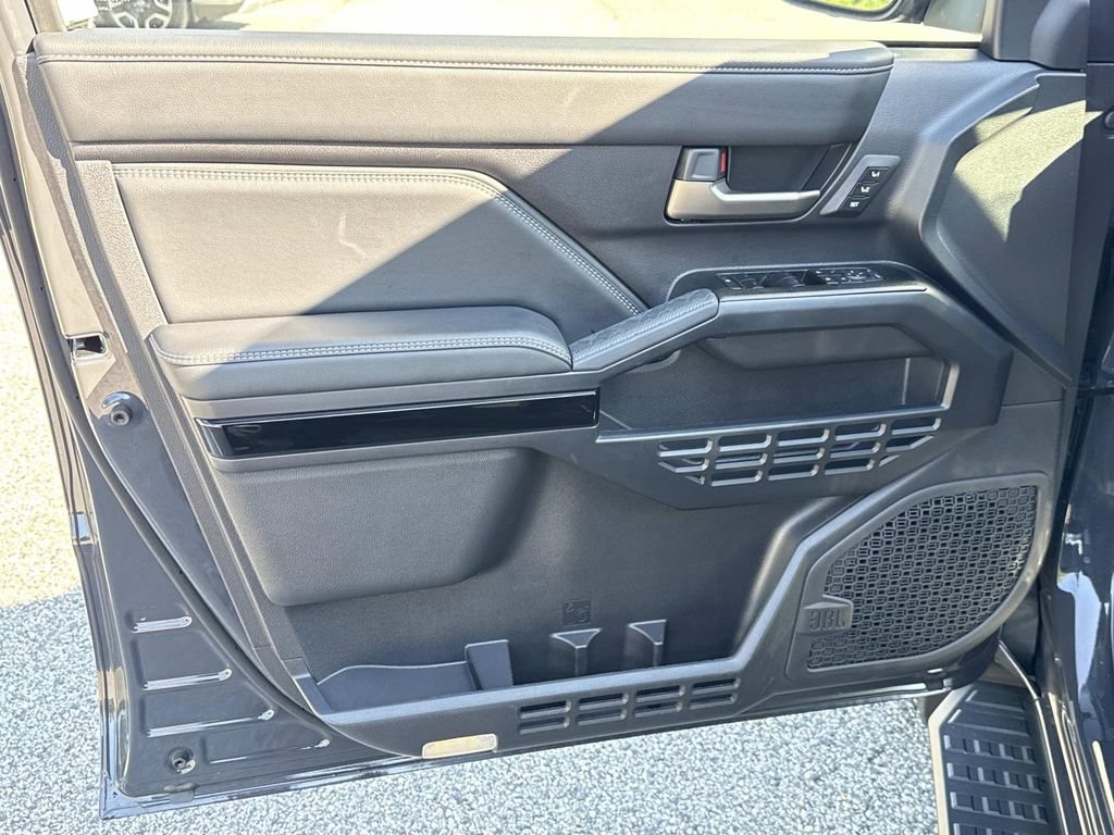 Used 2025 Toyota 4Runner Limited AWD/4WD image 15