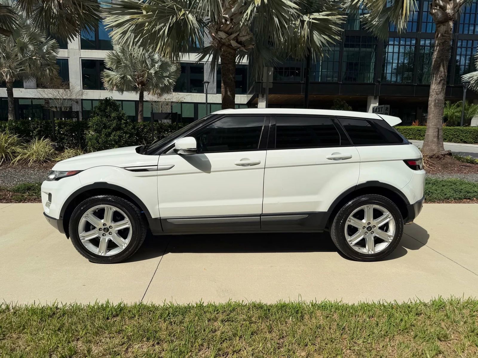Used 2013 Land Rover Range Rover Evoque Pure Plus AWD/4WD image 8