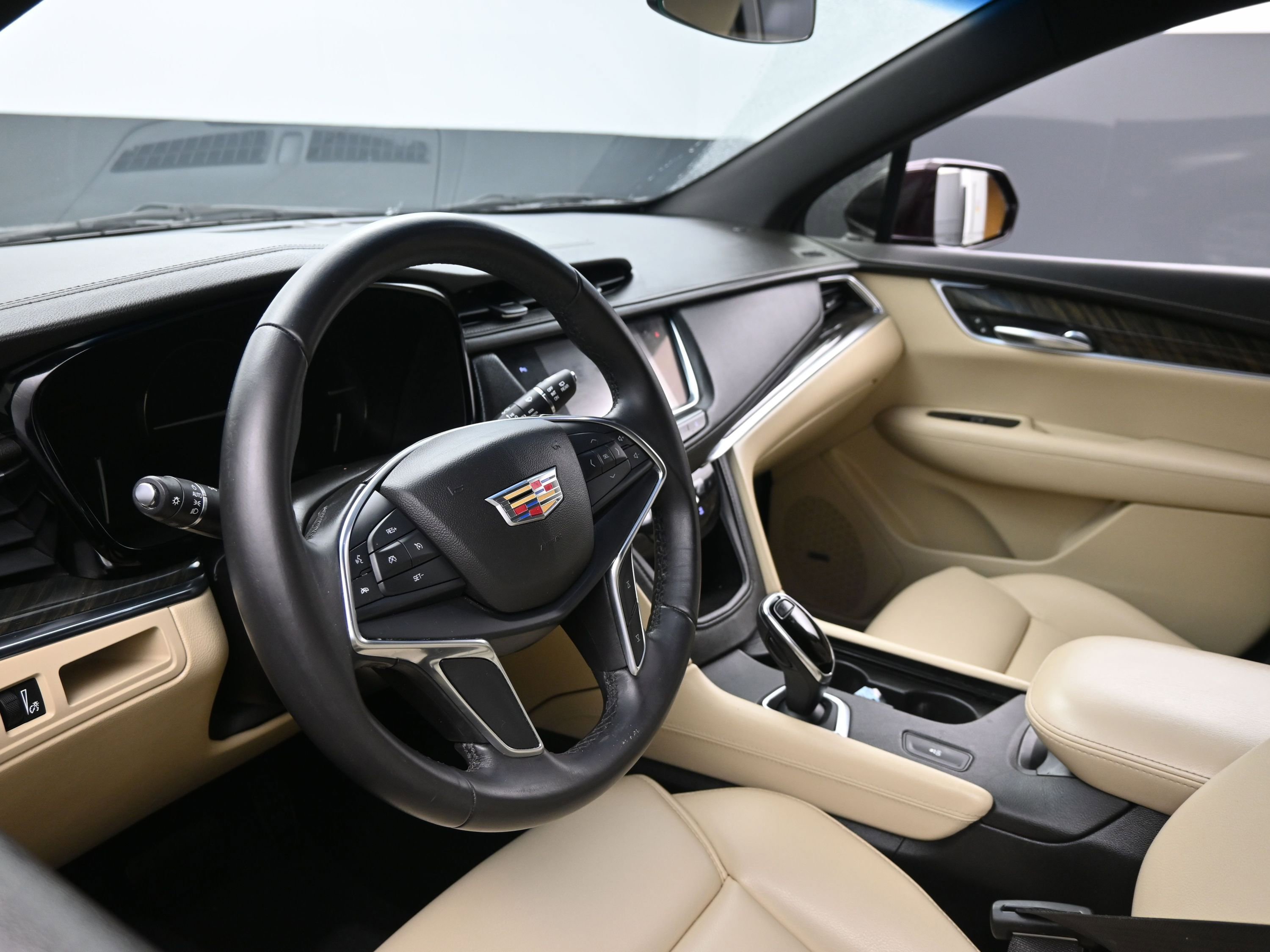 Used 2018 Cadillac XT5 FWD image 16