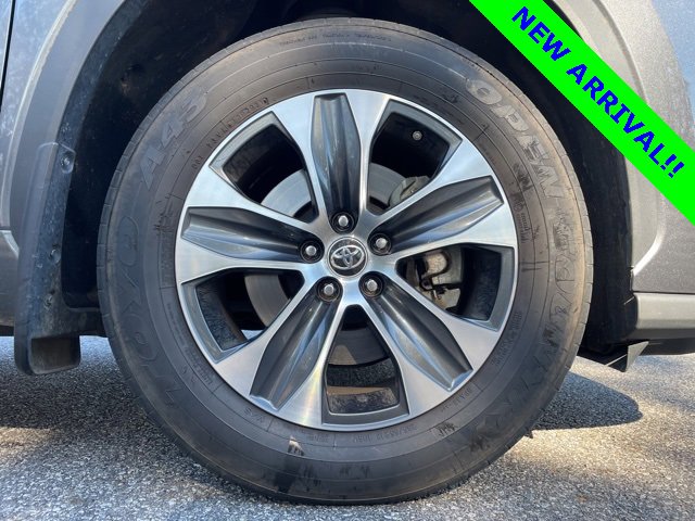 Used 2020 Toyota Highlander XLE image 2