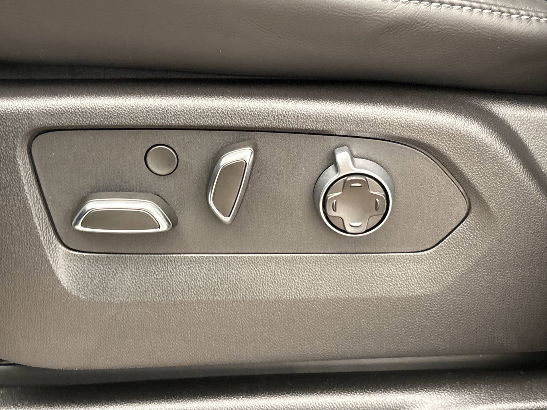 New 2025 Cadillac Escalade V image 33