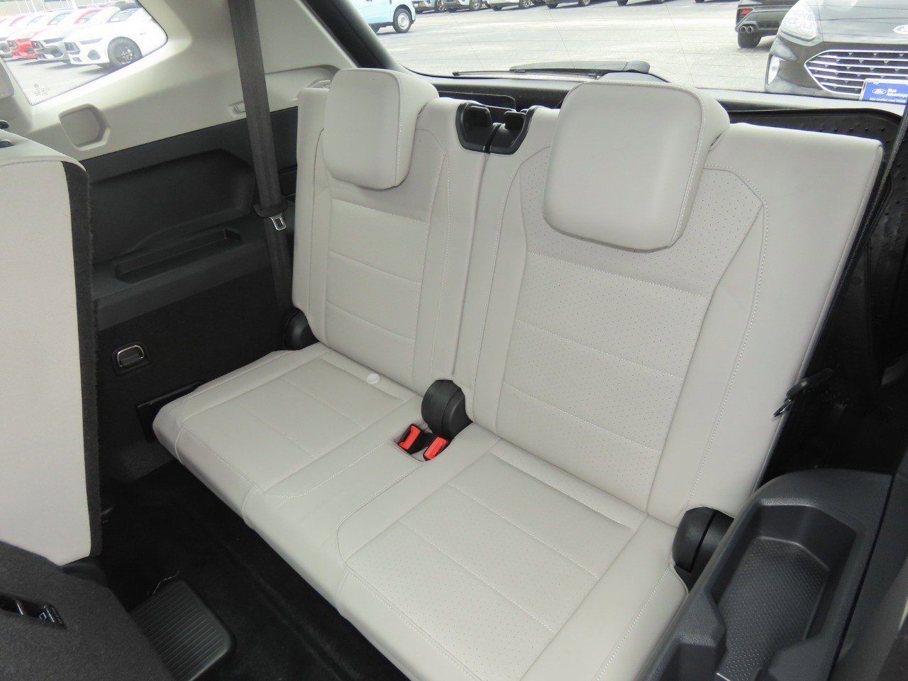 Used 2021 Volkswagen Tiguan SE w/ Panoramic Sunroof Package FWD image 19