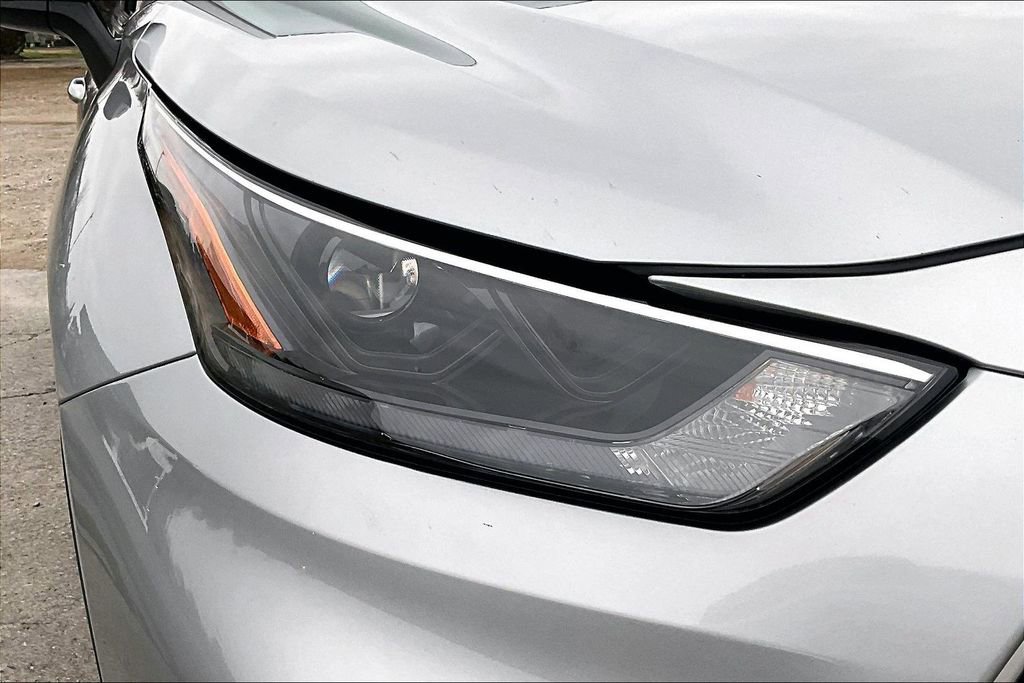 Used 2023 Toyota Highlander L image 32