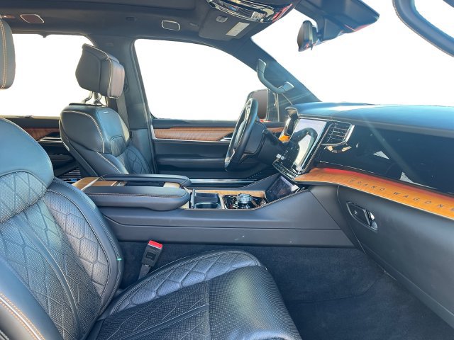 Used 2023 Jeep Grand Wagoneer Series III AWD/4WD image 41