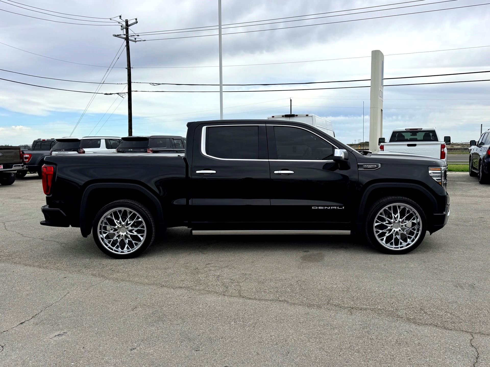 Used 2023 GMC Sierra 1500 Denali Ultimate AWD/4WD image 6
