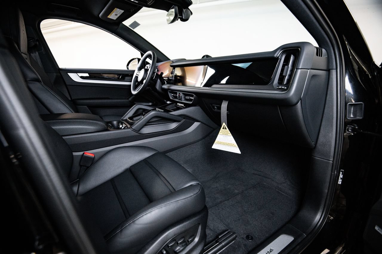 New 2026 Porsche Cayenne E-Hybrid Coupe AWD/4WD image 28