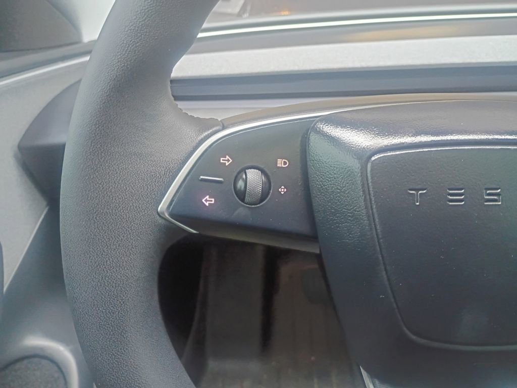 Used 2025 Tesla Model 3 image 11
