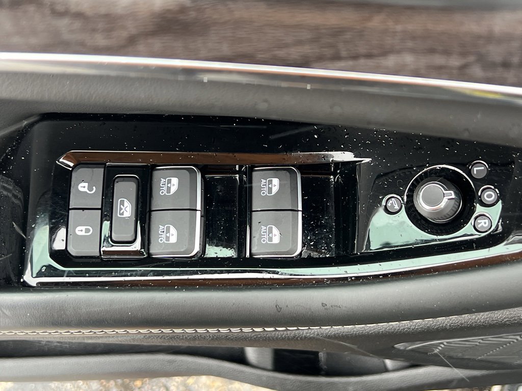 Used 2024 Jeep Grand Cherokee L Overland w/ Advanced Protech Group III image 13