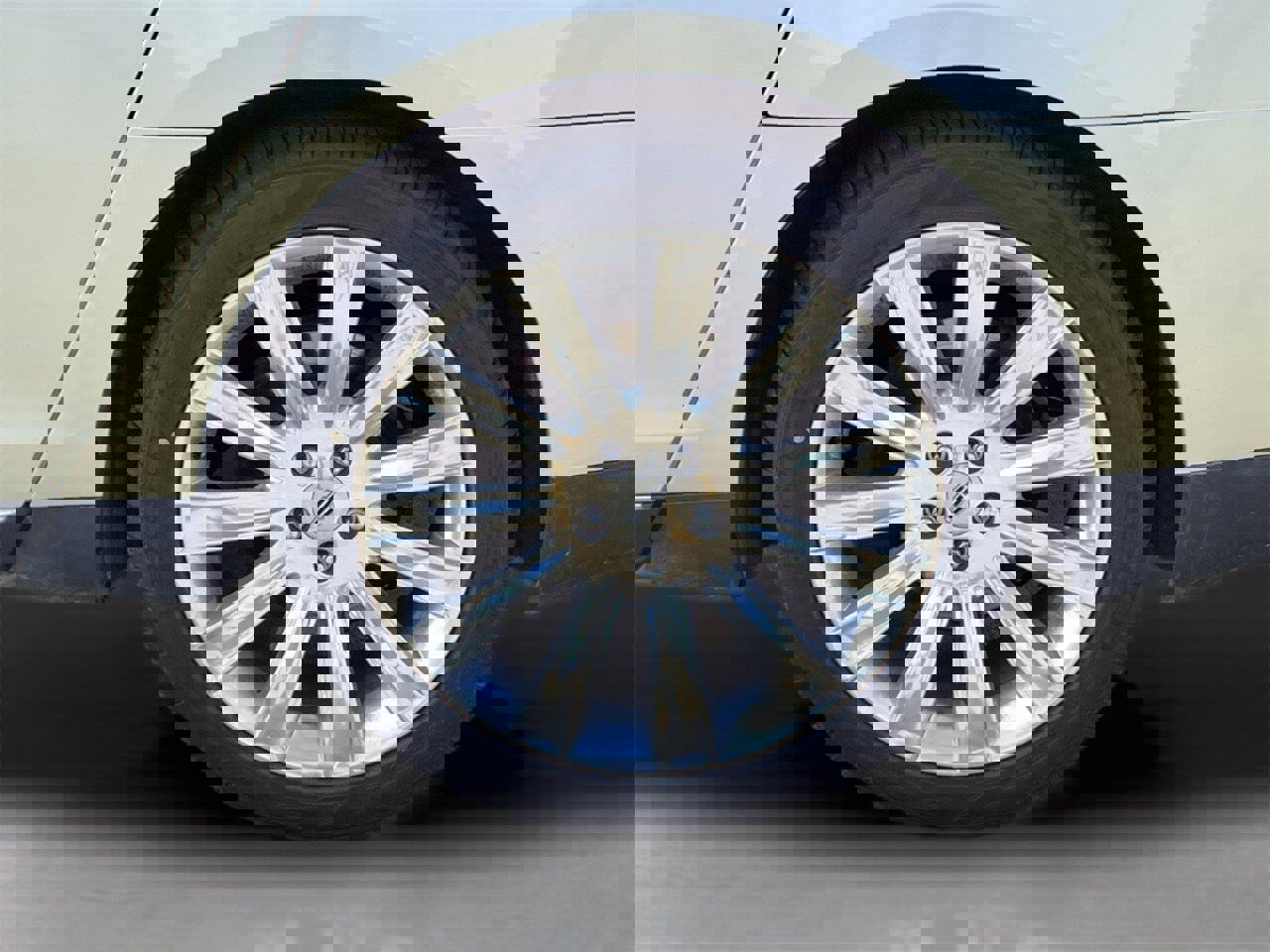 Used 2011 Lincoln MKS image 3