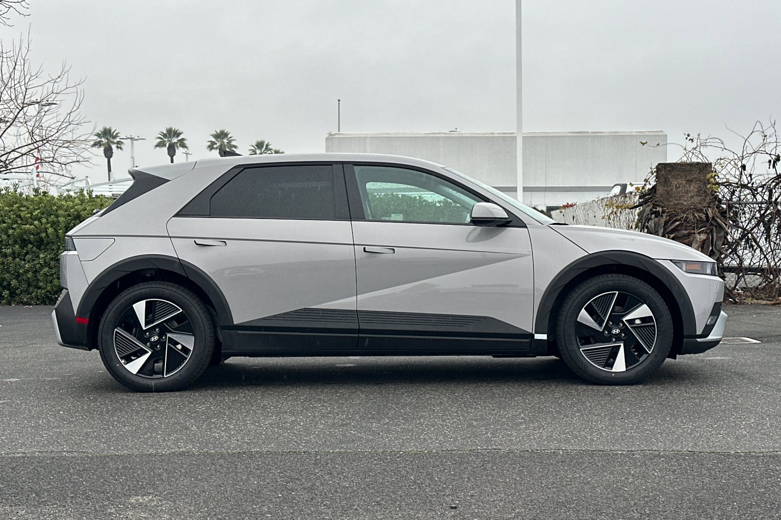 New 2026 Hyundai Ioniq 5 SE image 3