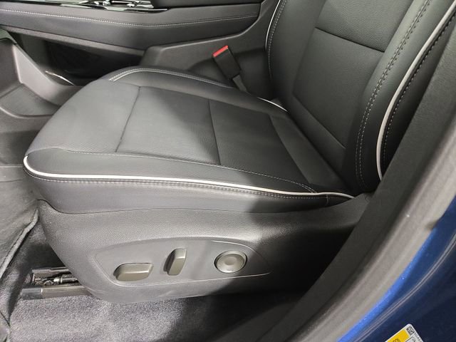 Used 2025 Buick Enclave Preferred w/ Power Package image 32