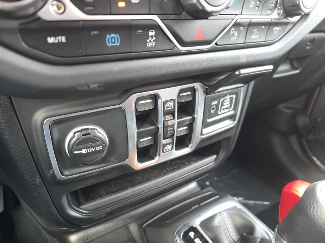 Used 2025 Jeep Wrangler Unlimited Sahara w/ Safety Group AWD/4WD image 25