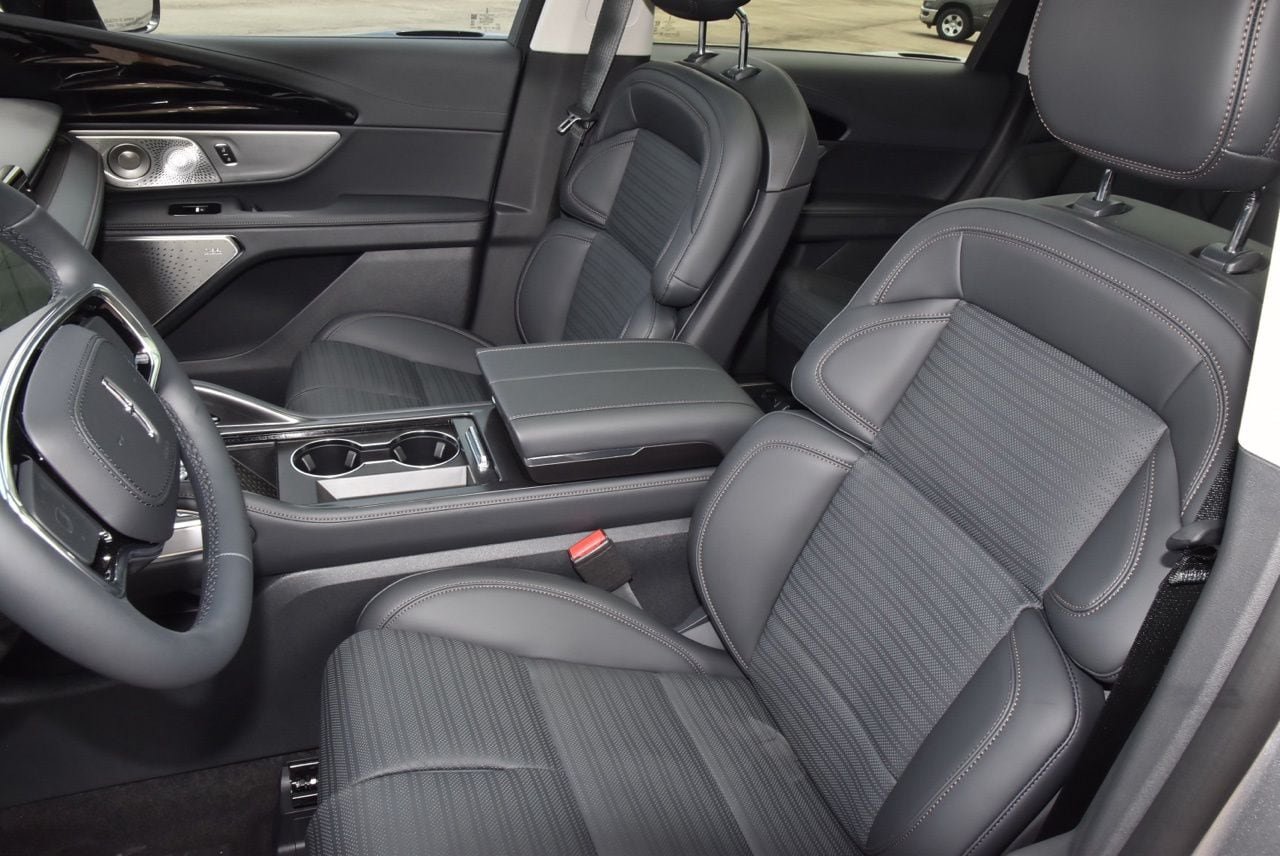 New 2026 Lincoln Nautilus Reserve AWD/4WD image 35
