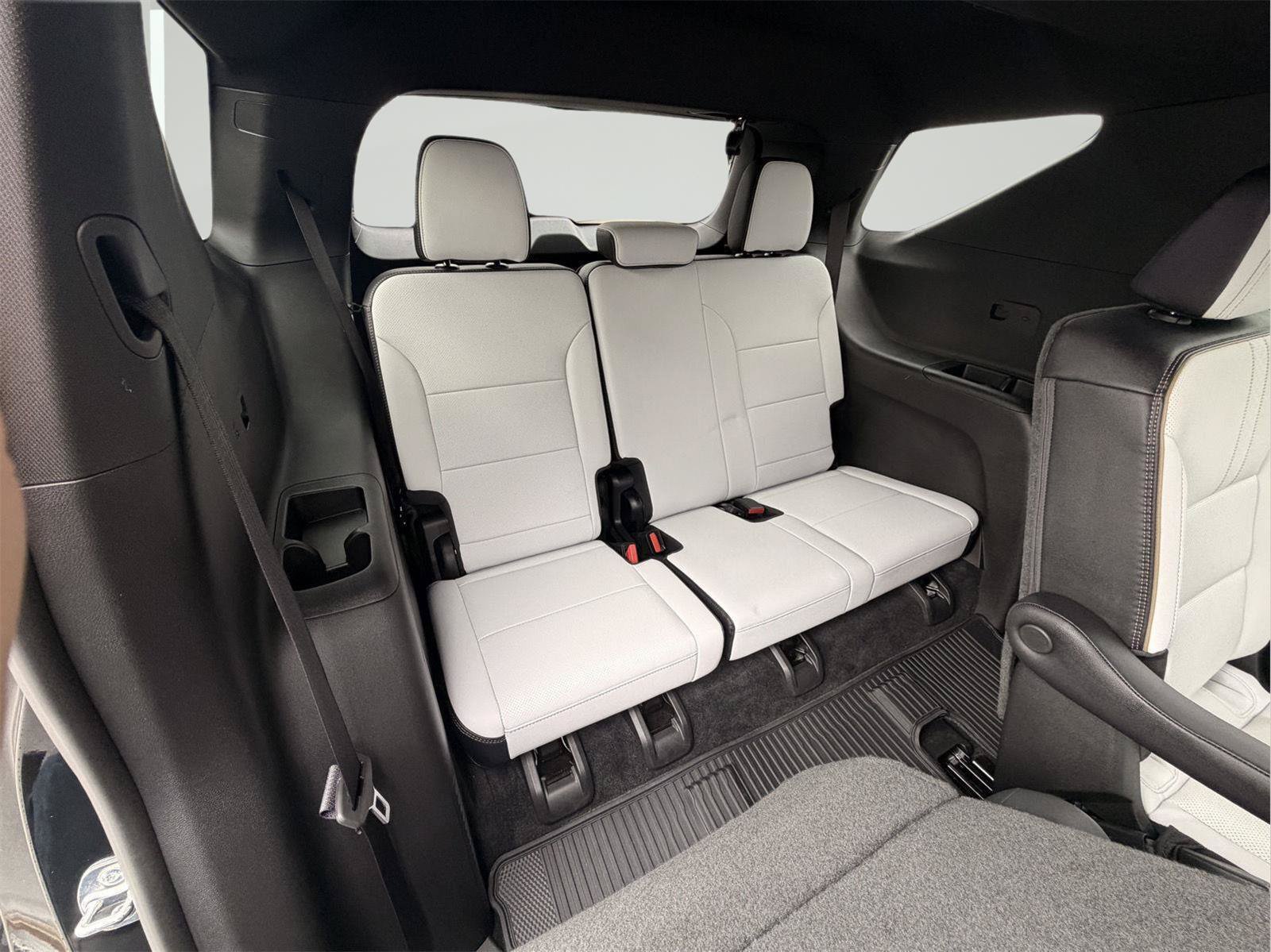 Used 2025 Chevrolet Traverse High Country FWD image 67