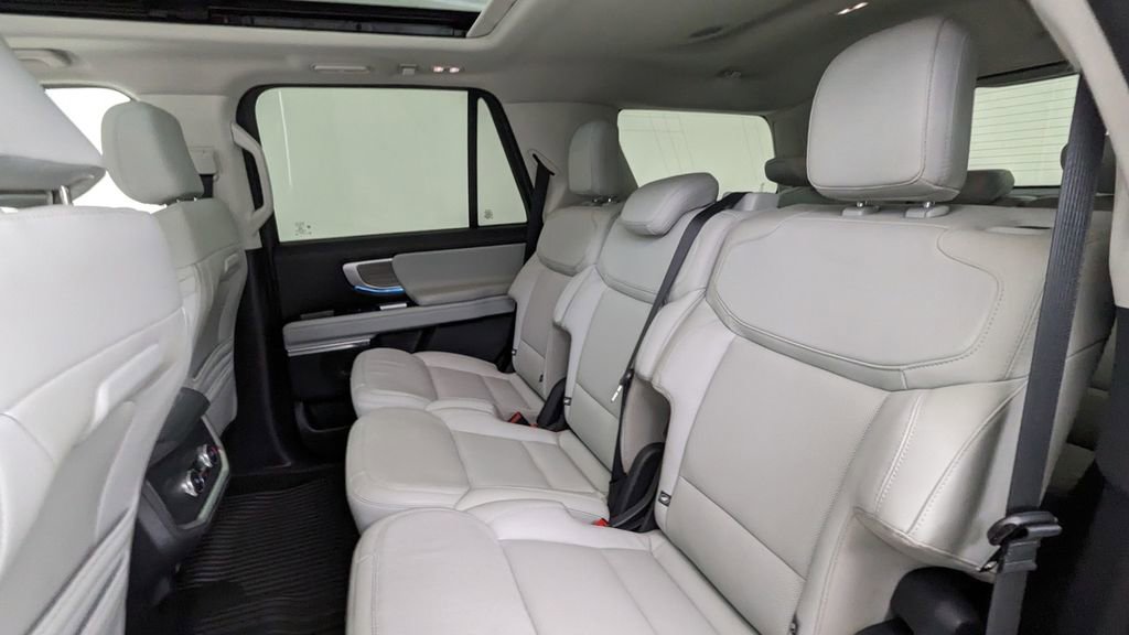 Certified 2025 Ford Expedition Platinum AWD/4WD image 37