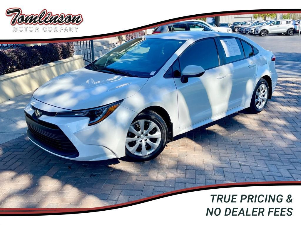 Used 2025 Toyota Corolla LE image 1