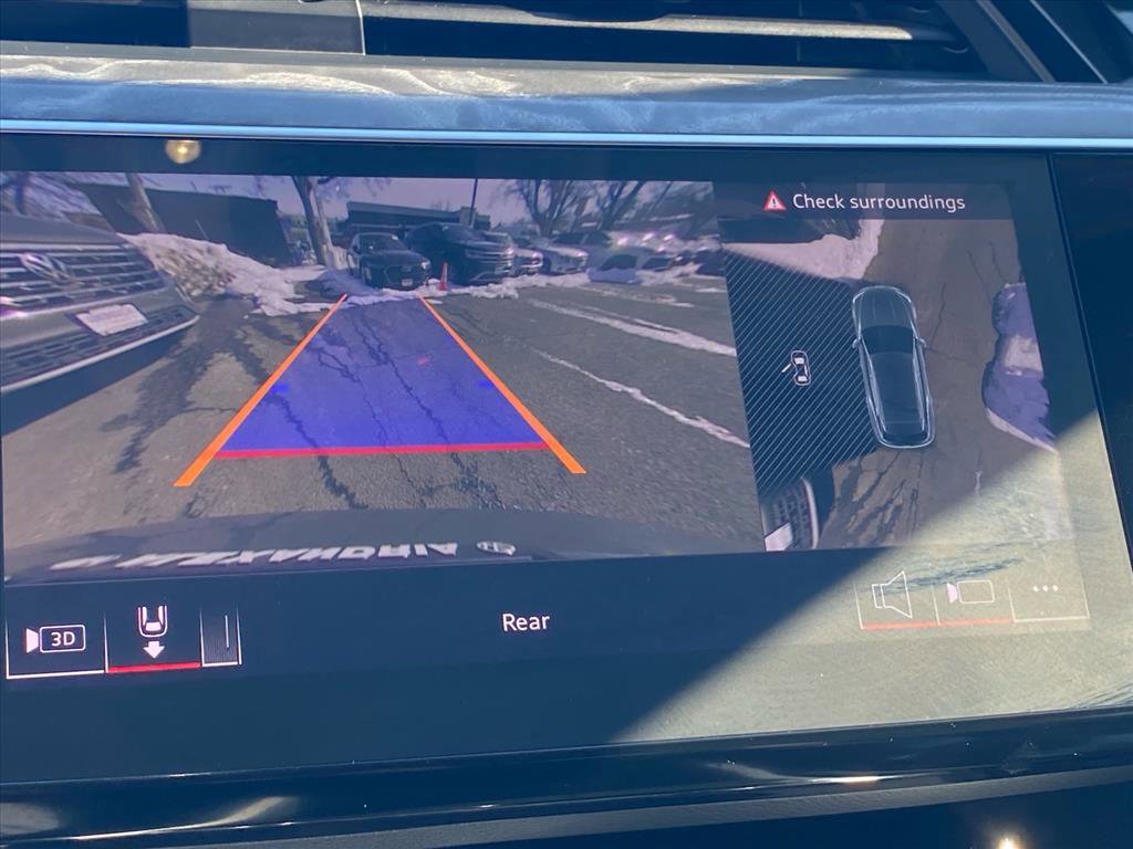 Used 2024 Audi Q8 e-tron Premium Plus w/ Premium Plus Package image 17