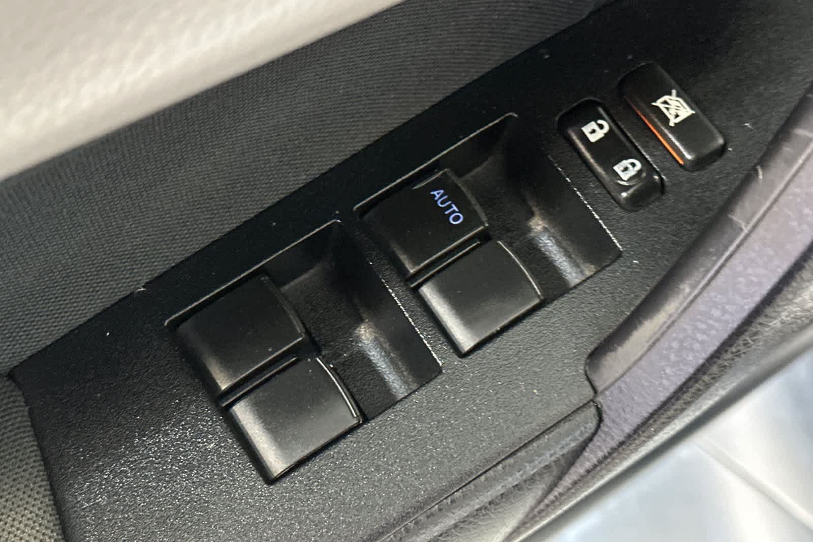 Used 2017 Toyota Corolla LE w/ Carpet Mat Package (TMS) FWD image 14